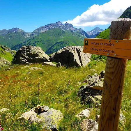 Lägenhet Charmant Studio En Hyper-Centre D'Oloron-Sainte-Marie Surplombant Le Gave D'Ossau. *