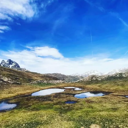 Lägenhet Charmant Studio En Hyper-Centre D'Oloron-Sainte-Marie Surplombant Le Gave D'Ossau. *
